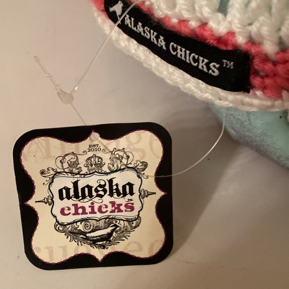 Alaska Chicks Hand Knitted Women’s Hat NEW - Picture 3 of 3